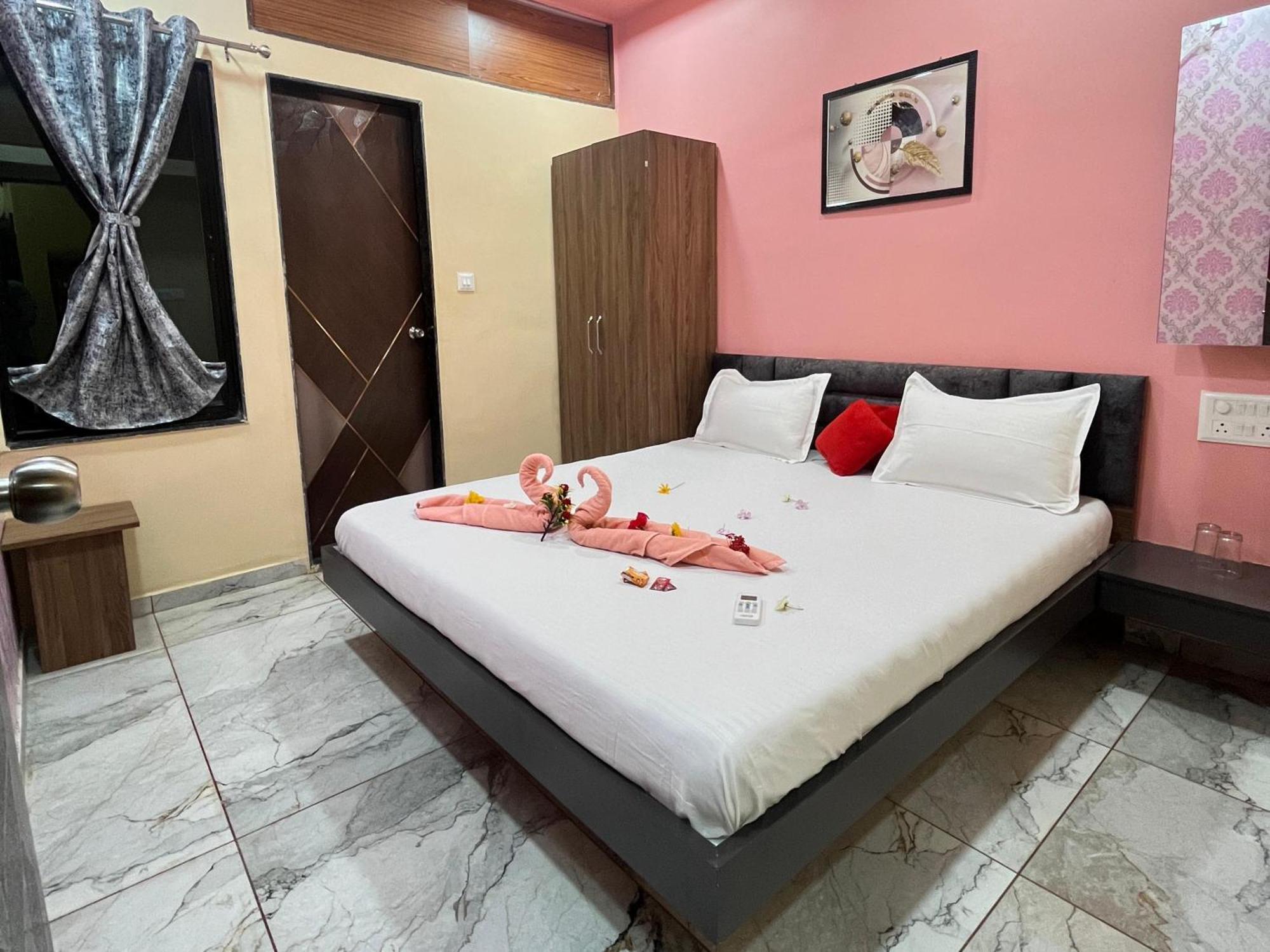 Jai Swaminarayan Delux Homestay Garudeshwar 外观 照片
